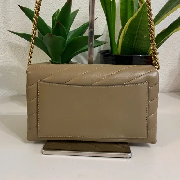 ππ TORY BURCH Kira Chevron Chain Wallet - Picture 3 of 13